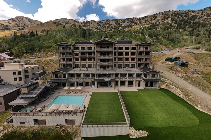 Hotel 4 of 71