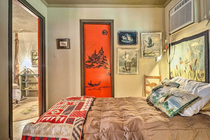 Lodge on Lake Siesta: Spacious La Grange Retreat!