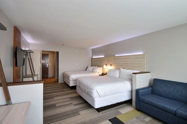 Room 32 of 51