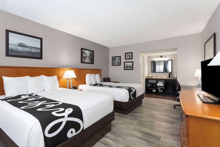 Room 27 of 42