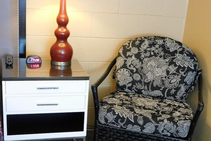 Room 33 of 40
