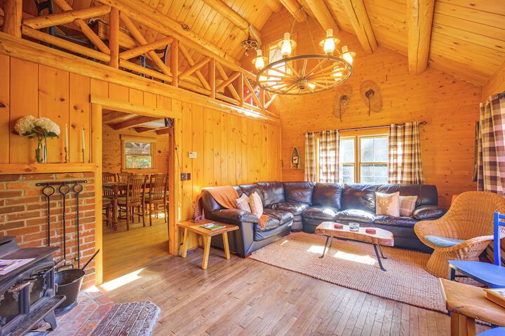 Andover Cabin Retreat w / Hot Tub & Fireplace!