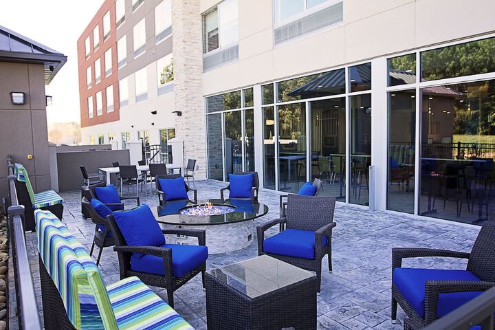 Holiday Inn Express & Suites Greenwood Mall by IHG