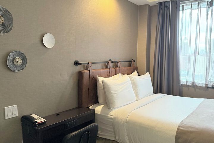 Room 11 of 48