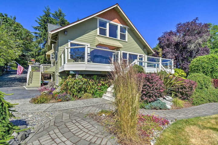 Direct Beach Access: Getaway on Port Orchard!