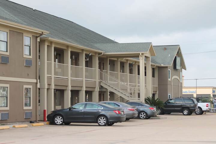 Hotel 5 of 120