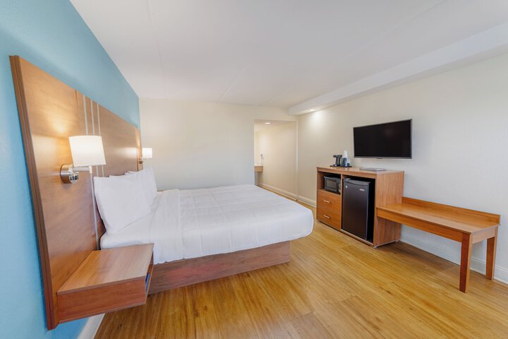 Dunes Inn & Suites