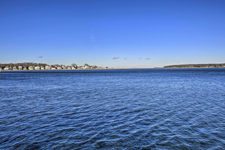 Quaint DT Greenport Apt - 2 Mi to Shelter Island!