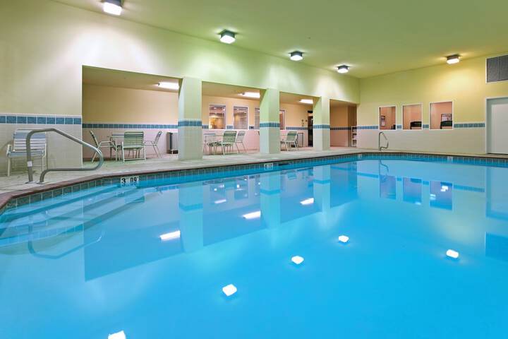 Holiday Inn Express Hotel & Suites Magnolia-Lake Columbia by IHG