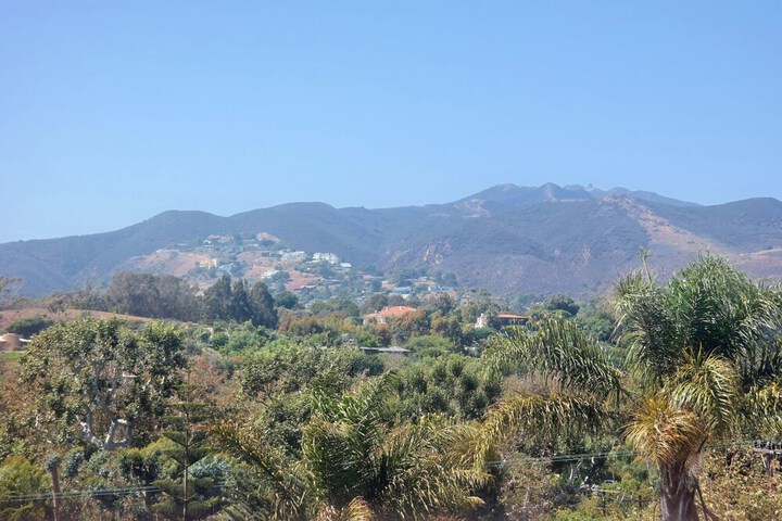 Malibu Country Inn