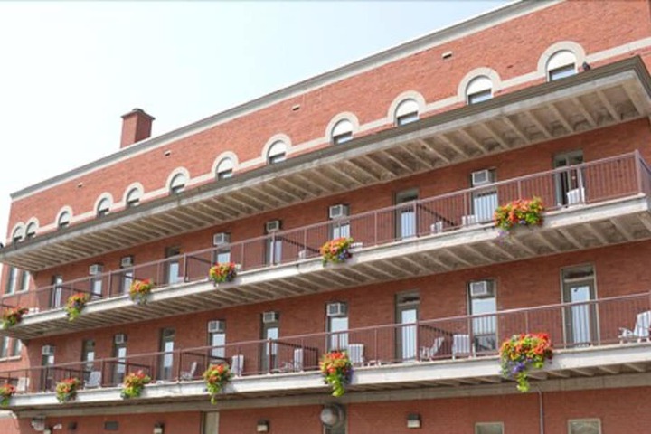 Hotel 2 of 32
