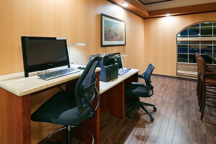 Best Western Plus Rama Inn & Suites