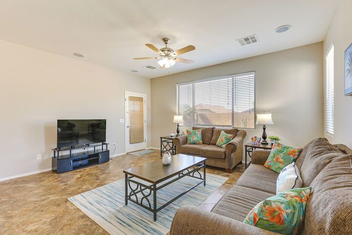 Near Parks & Golf: Maricopa Home w / Covered Patio!