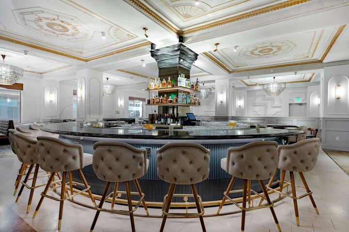 Hotel Fort Des Moines Curio Collection by Hilton