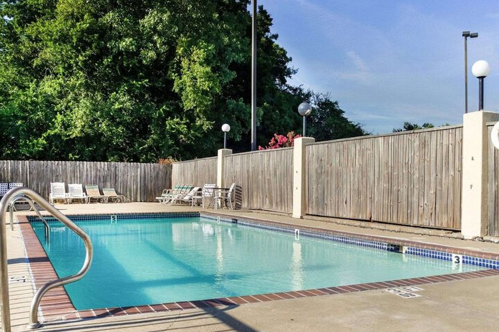 Pool 4 of 24