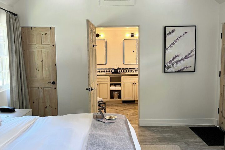 Room 32 of 48