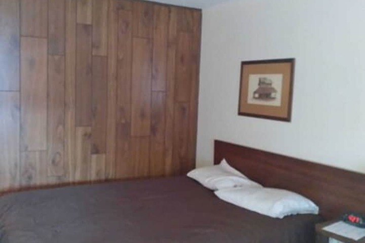 Room 5 of 16