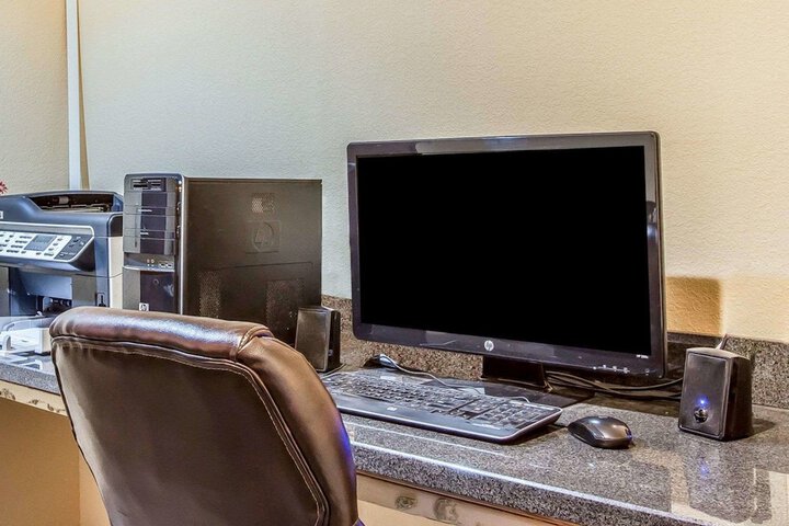 Business Center 35 of 35