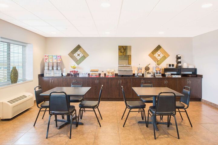 Microtel Inn & Suites by Wyndham Quincy Downtown / River Area