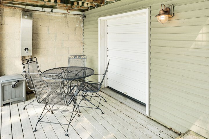 Spacious Edgerton Home w / Private Beach & Views!