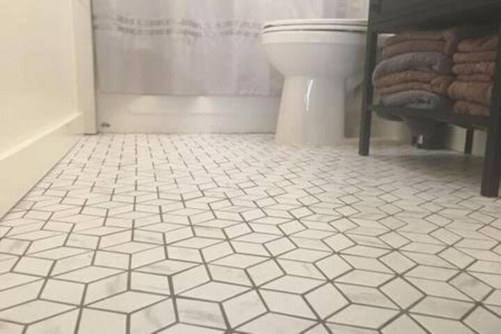 Adorable Home on the Park 10 Miles South of Eugene