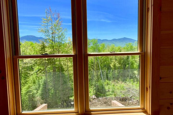 UV Log home with direct Cannon Mountain views Minutes to attractions Fireplace Pool Table AC