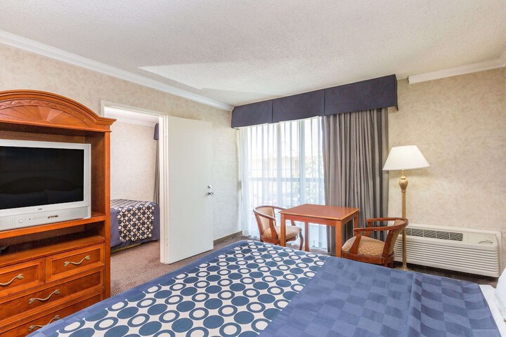 Room 17 of 19