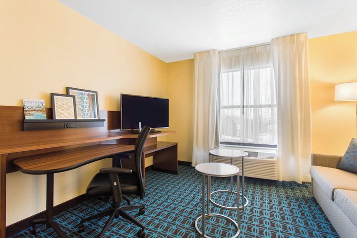 Room 10 of 28