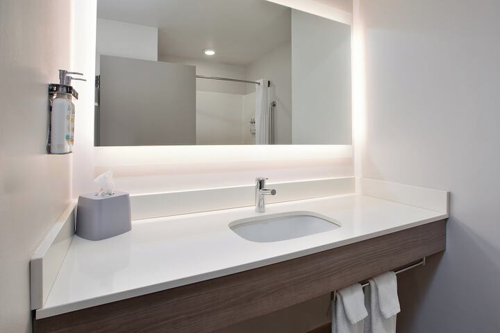 Holiday Inn Express Hotel & Suites Grand Rapids-North by IHG