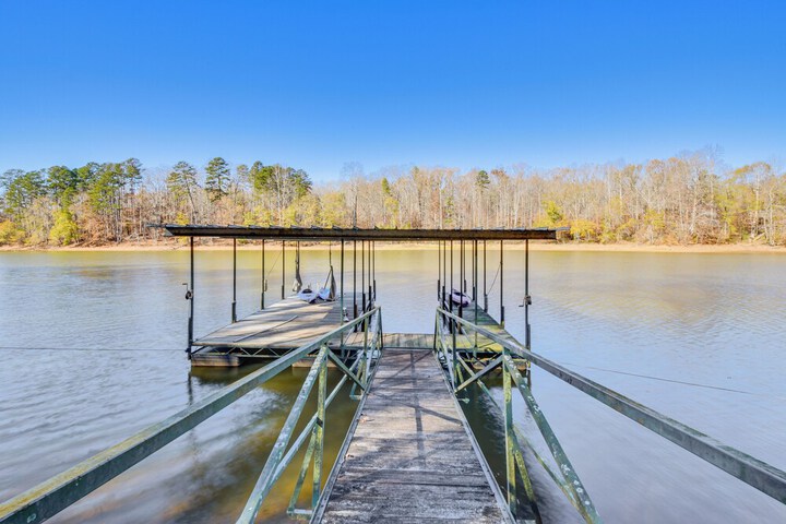 Lakefront Gem w / Games in Westminster!