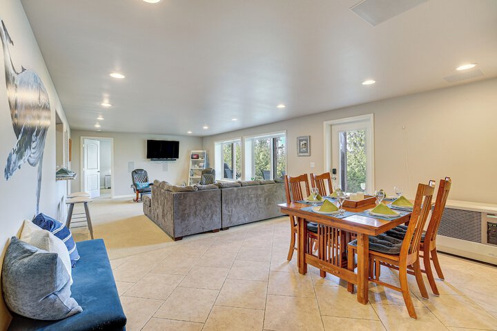 Fish & Hike: Apartment w / Pool Table in Ketchikan!