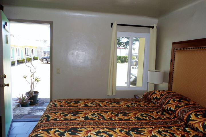 Room 27 of 90