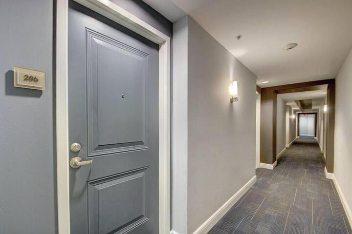 One bedroom in amazing condoBeach pass included!
