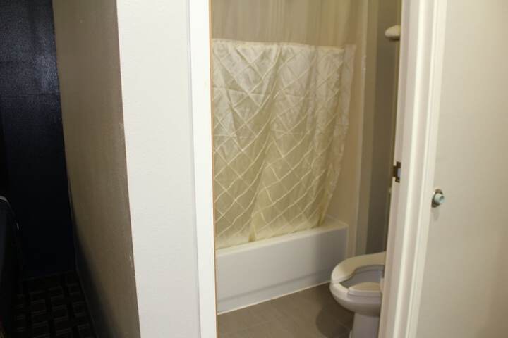 Room 4 of 17