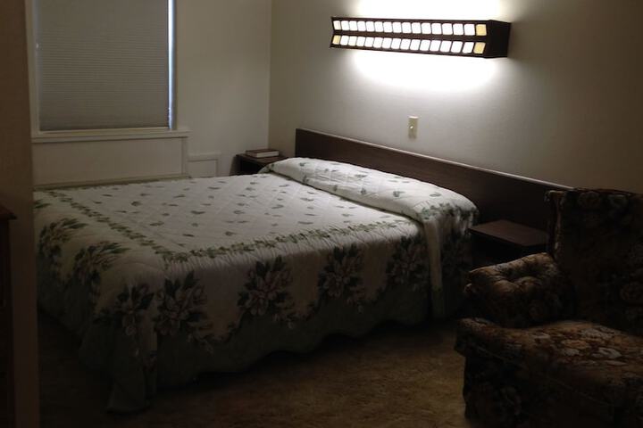 Room 70 of 81