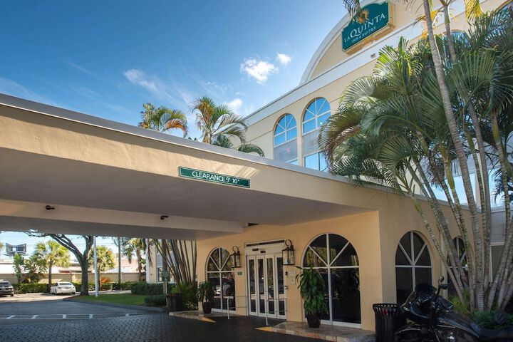 La Quinta Inn & Suites by Wyndham Deerfield Beach I-95