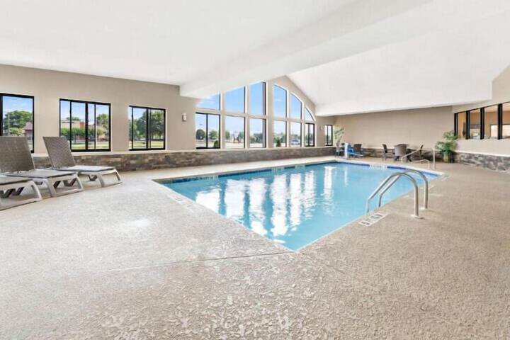 Comfort Suites near Robins Air Force Base