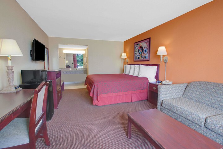 Room 15 of 18