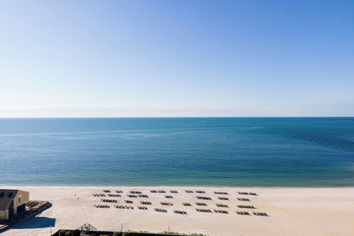 Red Jacket Beach Resort