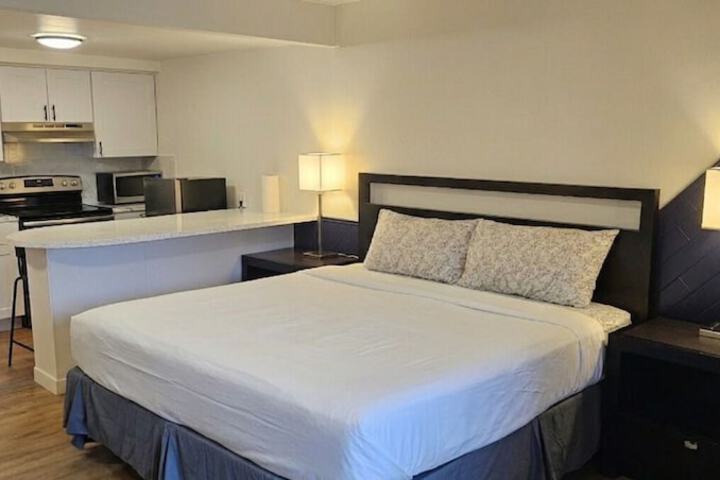 H & H Motor Lodge