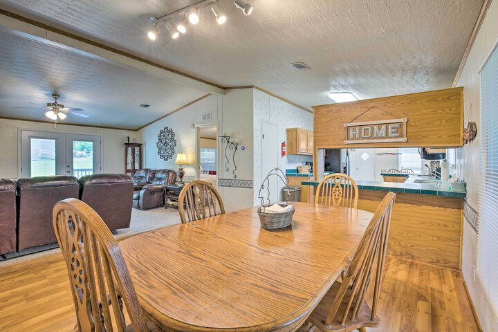 Cedar Creek Lake Access: Retreat w / Deck