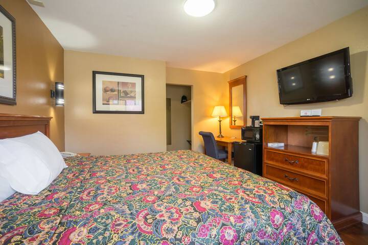 Room 9 of 33