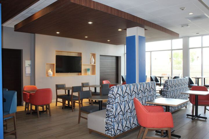 Holiday Inn Express & Suites Roswell by IHG