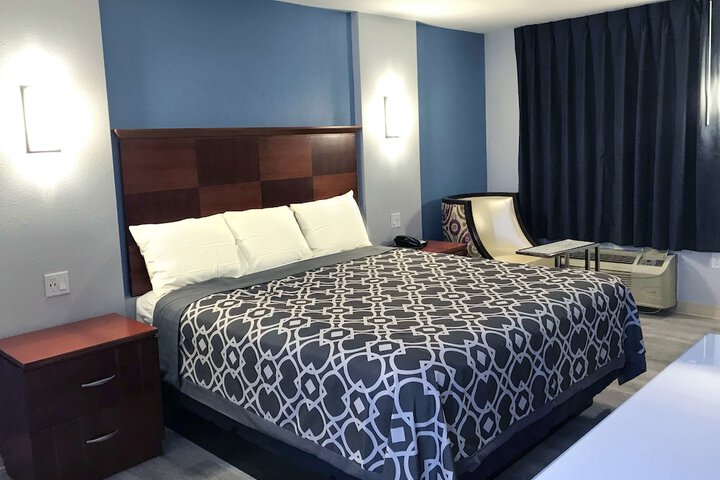 Room 3 of 7