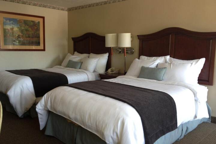 Holiday Hill Inn & Suites