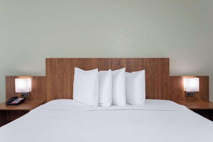 Ramada by Wyndham Altamonte Springs Near I-4