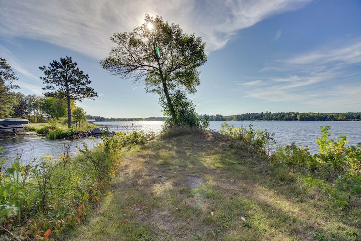 Lakefront Walker Home w / Boat Dock & Lift!
