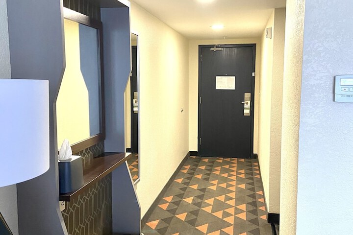 Room 47 of 95