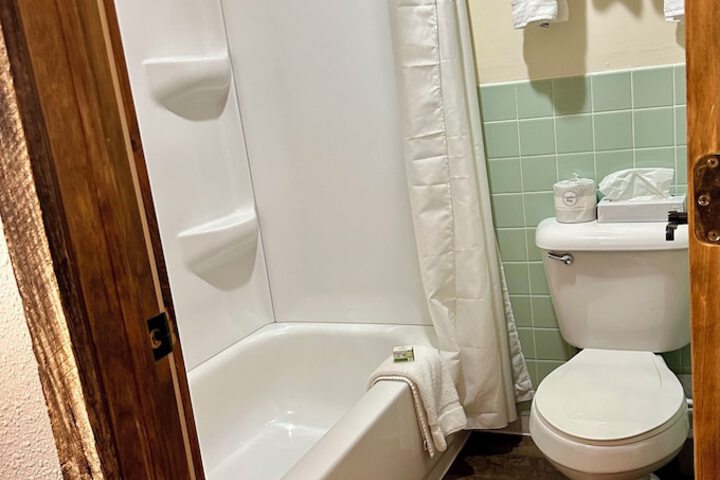 Americas Best Value Inn Wall