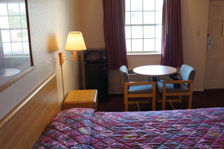 Room 9 of 30
